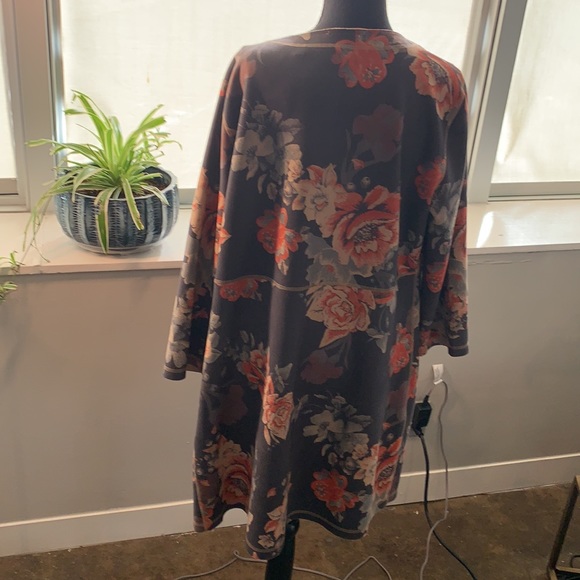 T Tahari floral 3/4 sleeve duster - Picture 4 of 4